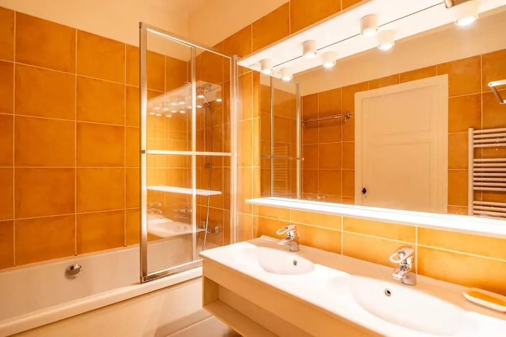 Creative Artist's Retreat In Apartment Paris